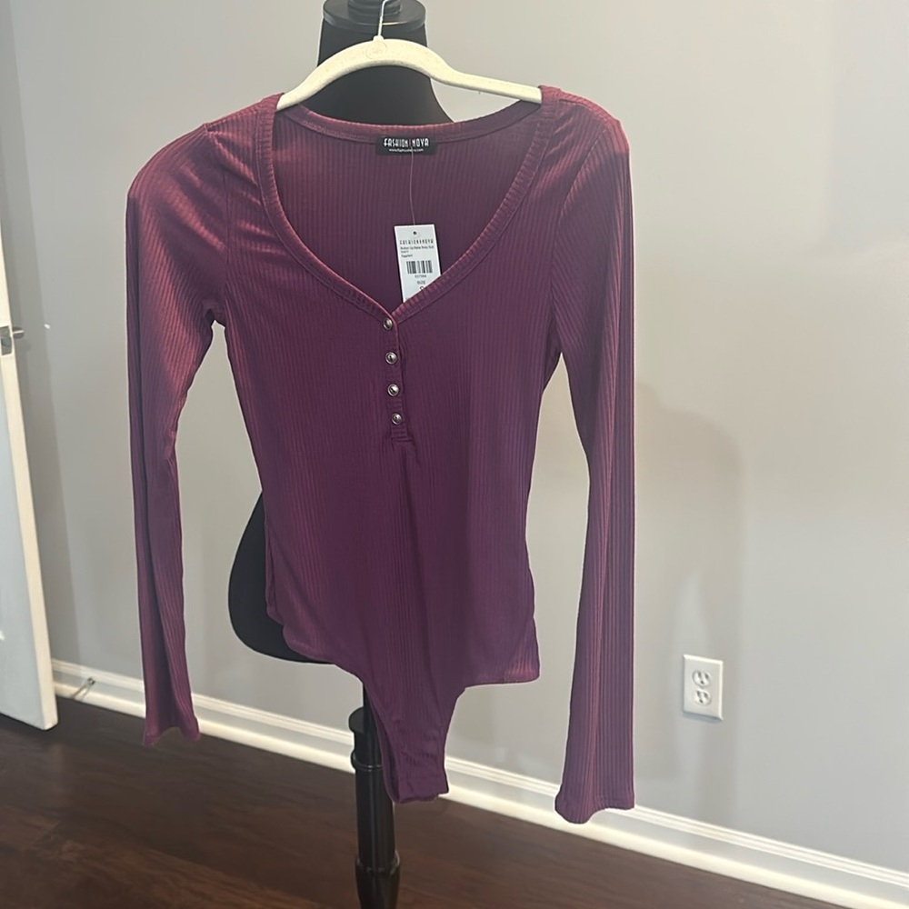 NWT Burgundy Bodysuit Size Small - Fashion Nova